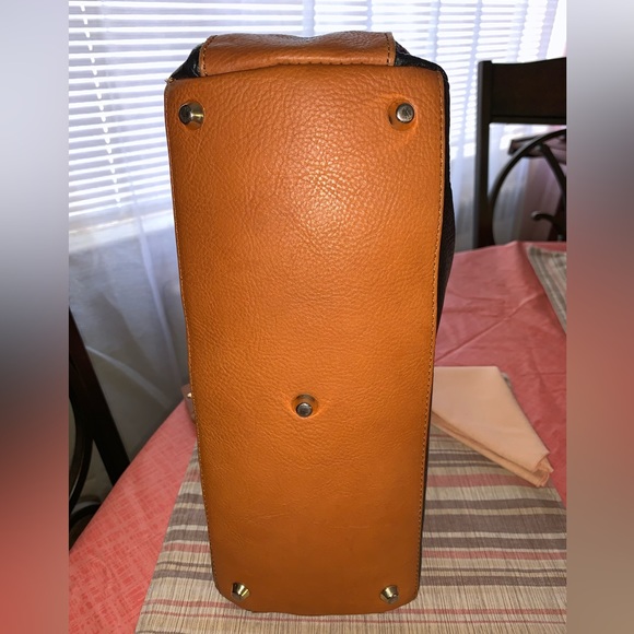 Valentina Italia Purse in very nice condition. No noticeable flaws. - Picture 4 of 11